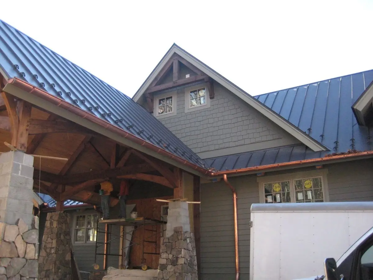 Craftsman Roofing team delivering quality roofing work in Lisbon